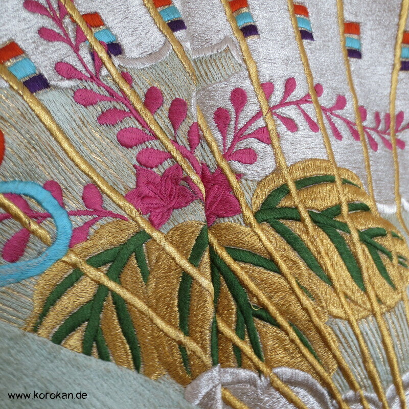 prächtige Stickerei Fächer und Blüten Uchikake - Hochzeitsmantel