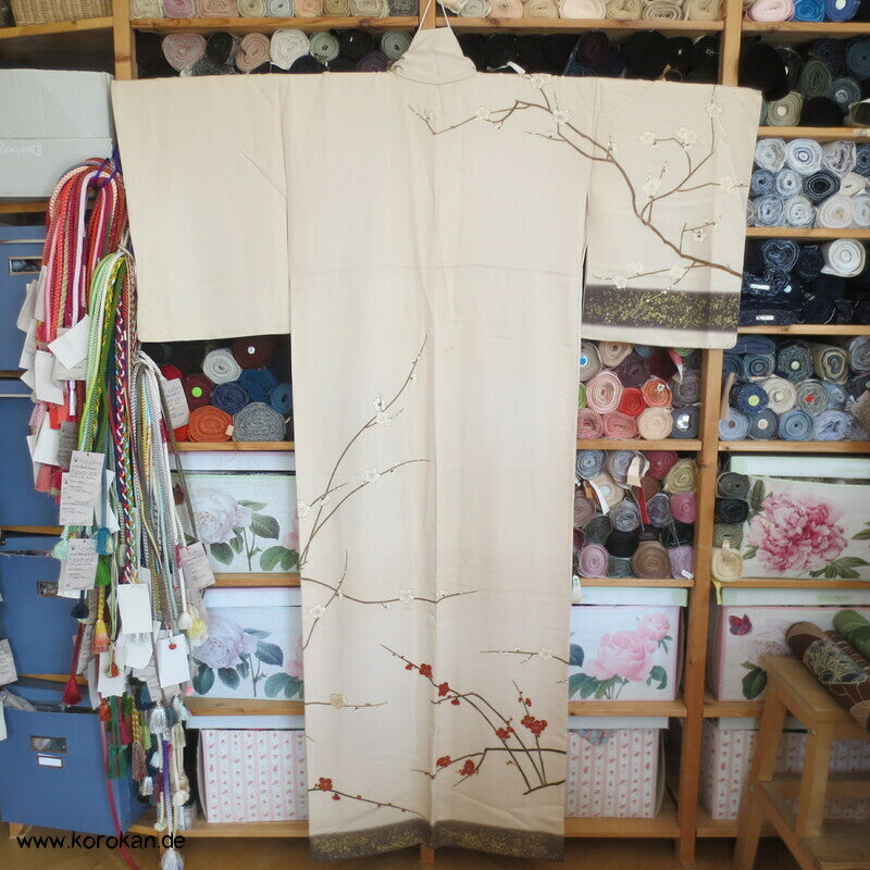 Ume Zweige, Goldflecken Homongi Kimono