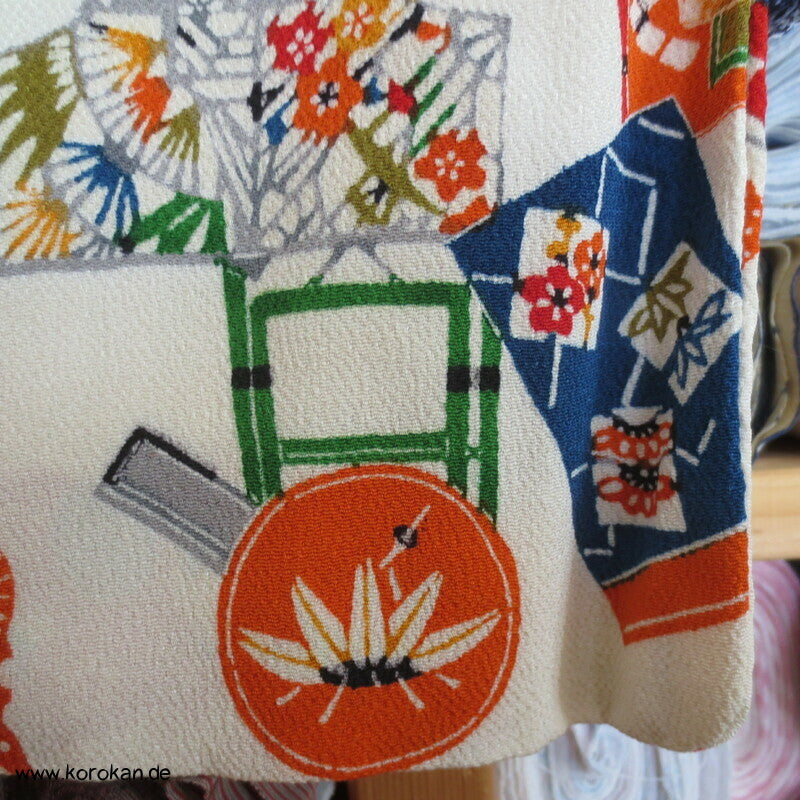 Schönheitsutensilien, Spiegel, Schere, Papier Seidencrepe Komon Kimono