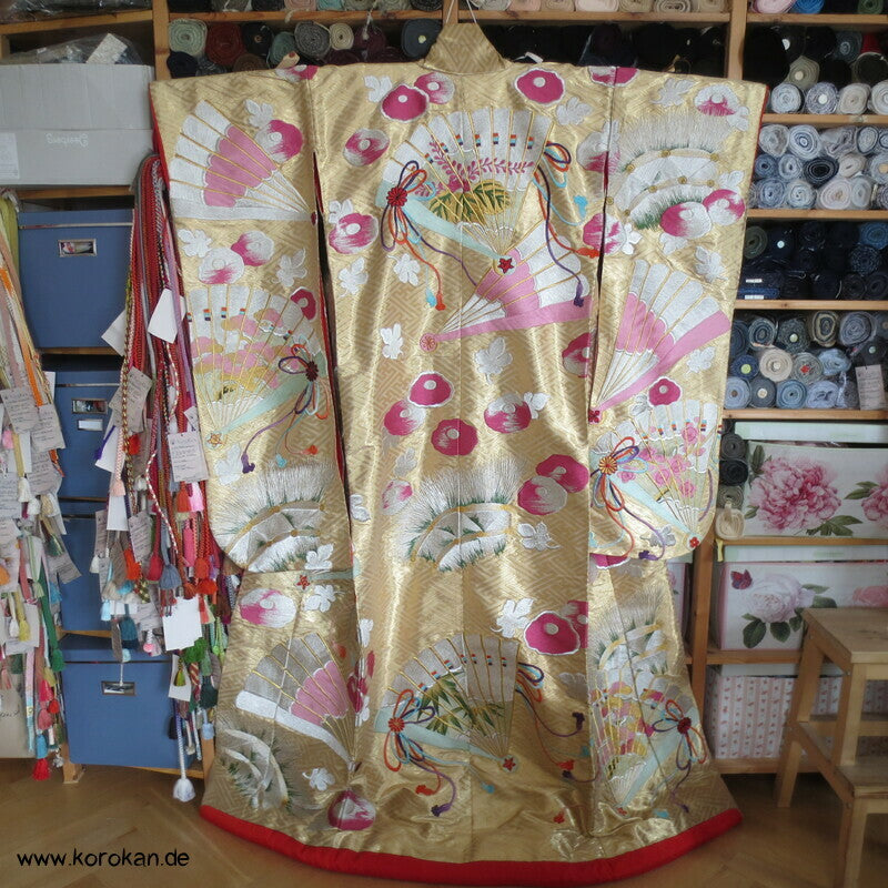 prächtige Stickerei Fächer und Blüten Uchikake - Hochzeitsmantel