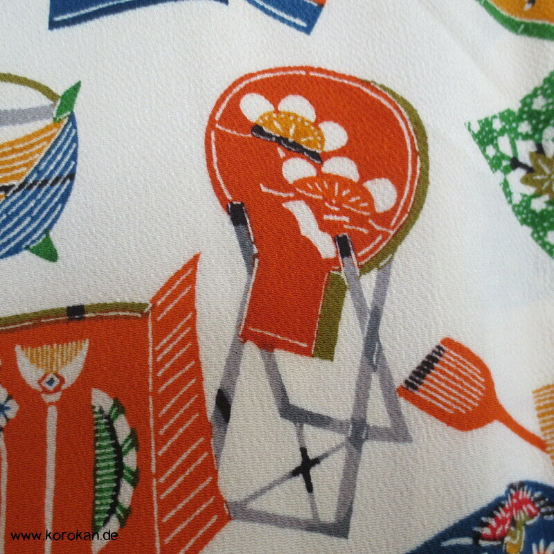 Schönheitsutensilien, Spiegel, Schere, Papier Seidencrepe Komon Kimono