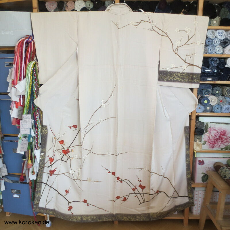 Ume Zweige, Goldflecken Homongi Kimono