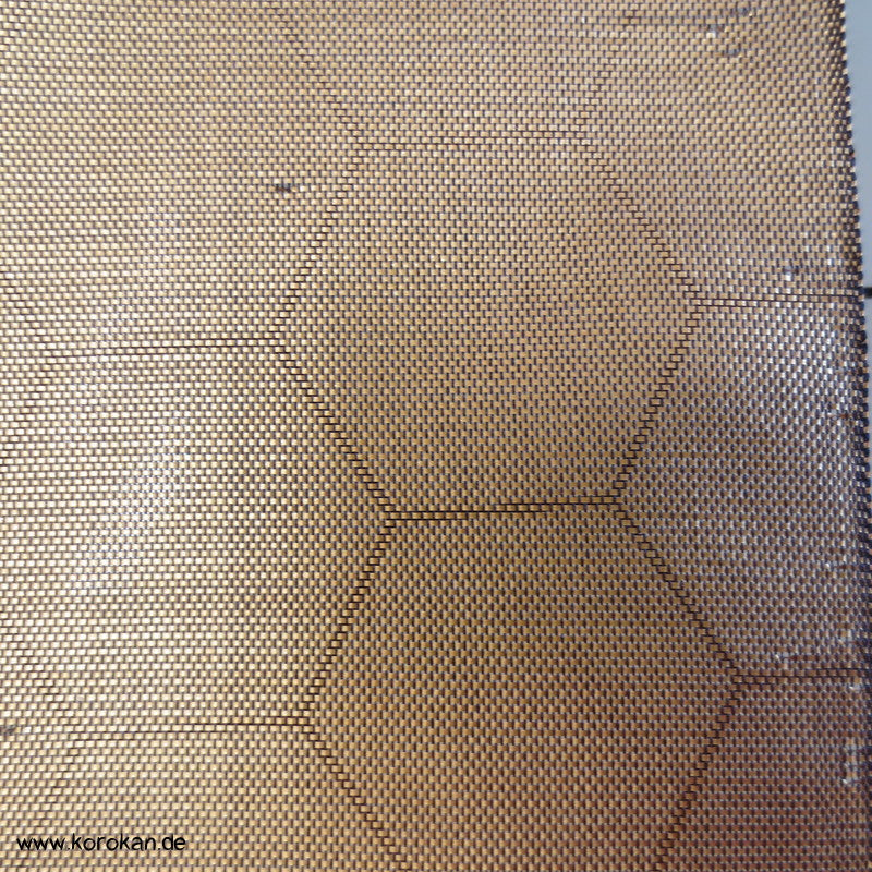 halbtransparente schwarz goldene Seide