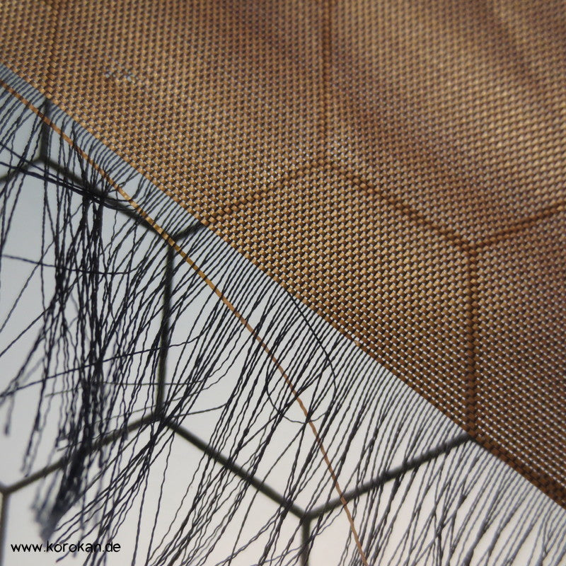 halbtransparente schwarz goldene Seide