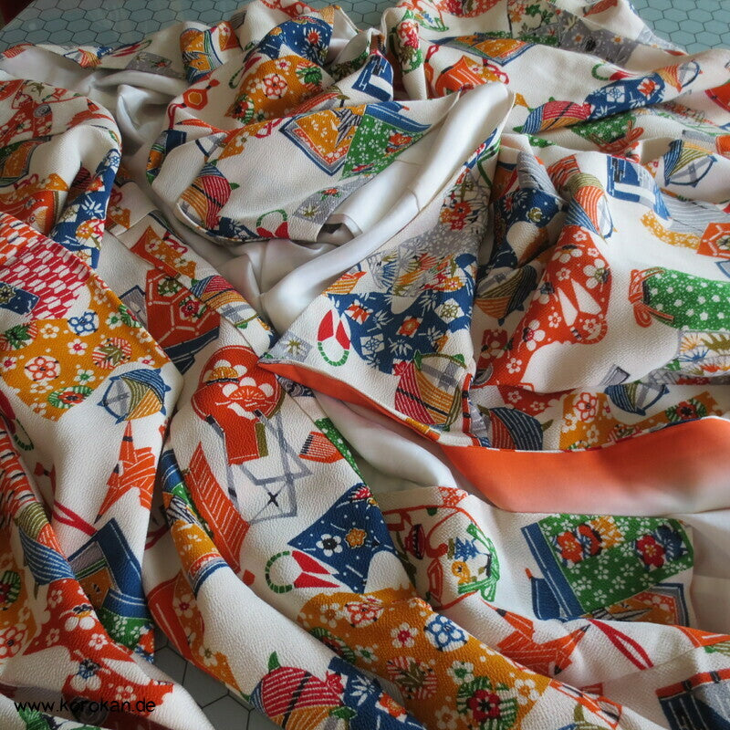 Schönheitsutensilien, Spiegel, Schere, Papier Seidencrepe Komon Kimono