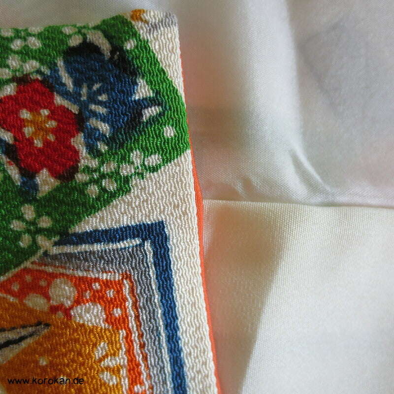 Schönheitsutensilien, Spiegel, Schere, Papier Seidencrepe Komon Kimono