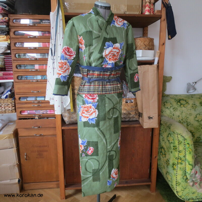 Kimono Kleid aus Yukata Baumwolle, Obi, Päonien, Gr. S