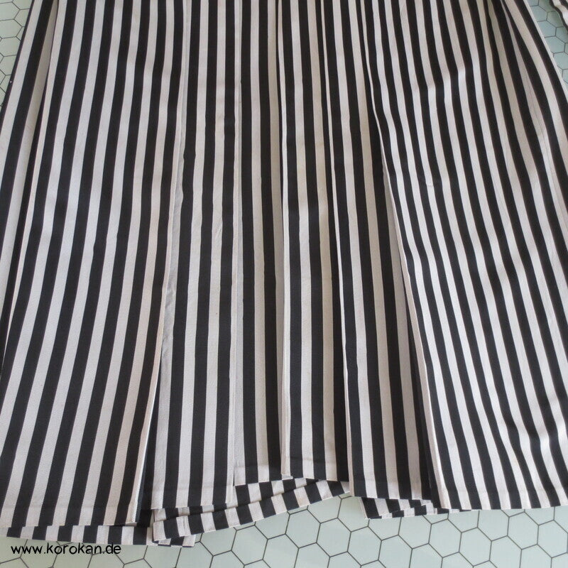 hellgrau schwarz gestreifte Hakama - Umanori Hosen-Typ