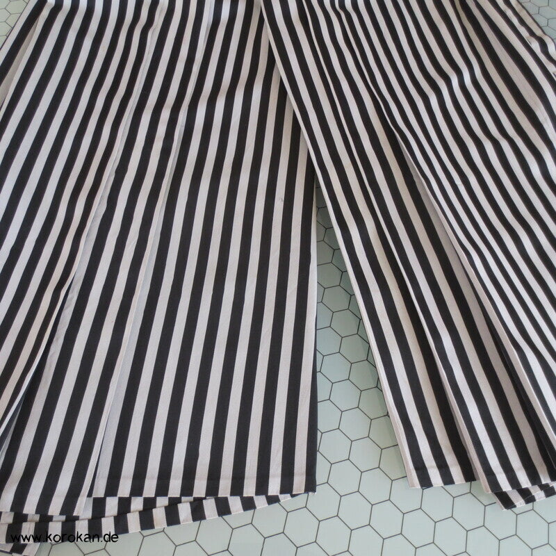 hellgrau schwarz gestreifte Hakama - Umanori Hosen-Typ