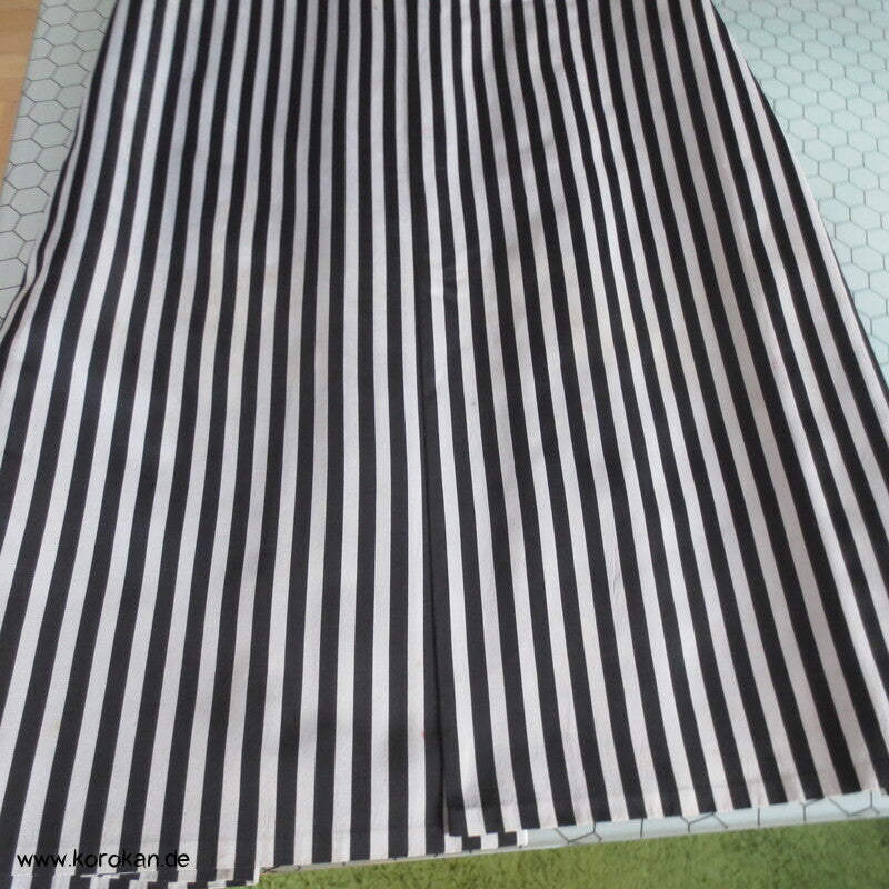 hellgrau schwarz gestreifte Hakama - Umanori Hosen-Typ
