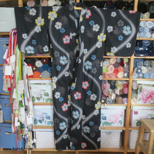 Nadeshiko über Wellen Yukata