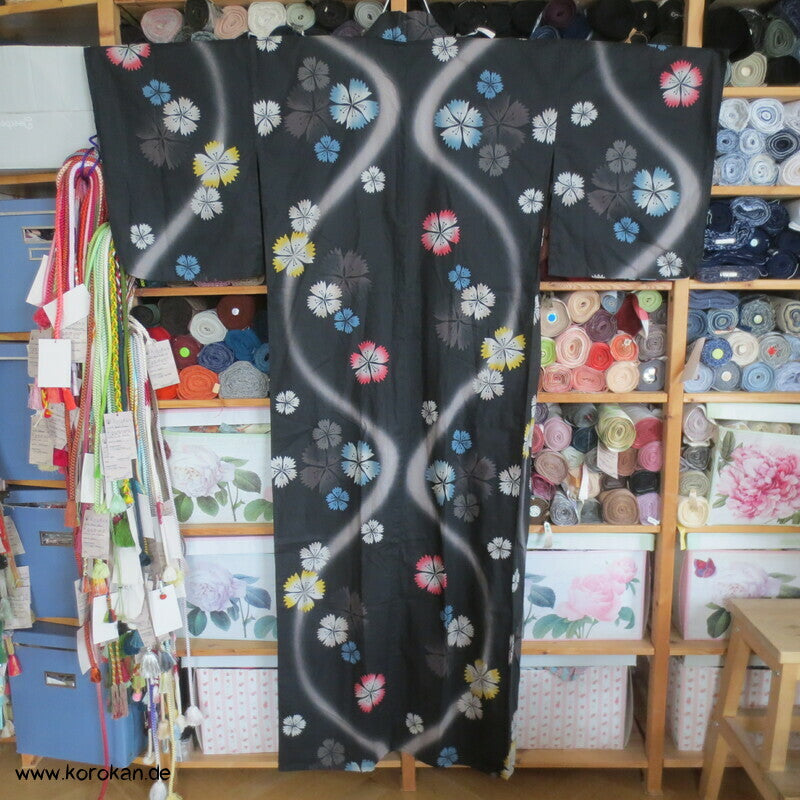 Nadeshiko über Wellen Yukata