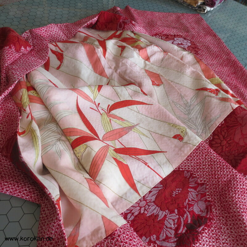 Full Shibori Haori mit Urushi Elementen Blüten auf Seidendamast