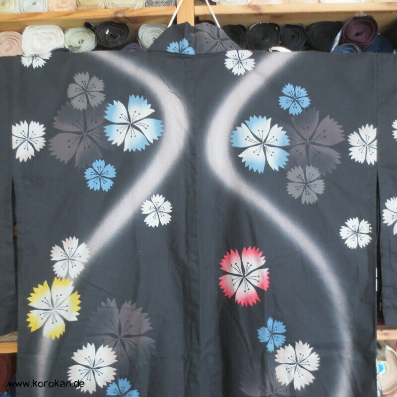 Nadeshiko über Wellen Yukata