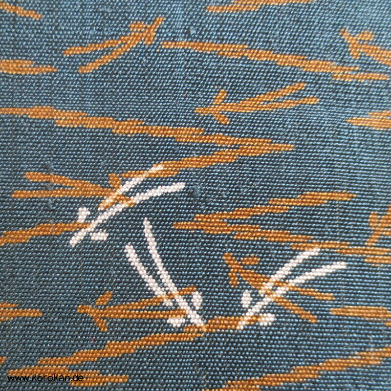 Kiefernnadeln Druck Tsumugi Kimono Seide
