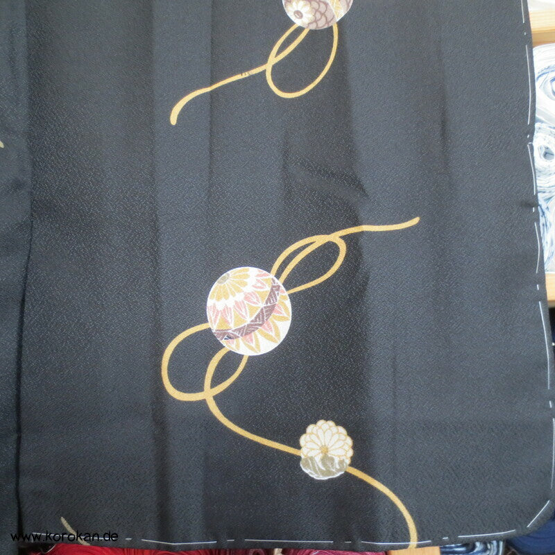 Temaribälle auf schwarz Dochugi - Kimono Mantel