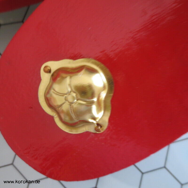festliche Rotlack Zori / Geta von Miyuki Honppo, goldene Riemen, neu im Karton