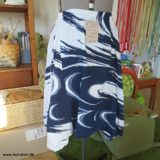japanischer Zipfelrock aus einer Yukata Baumwolle - Wellenmuster
