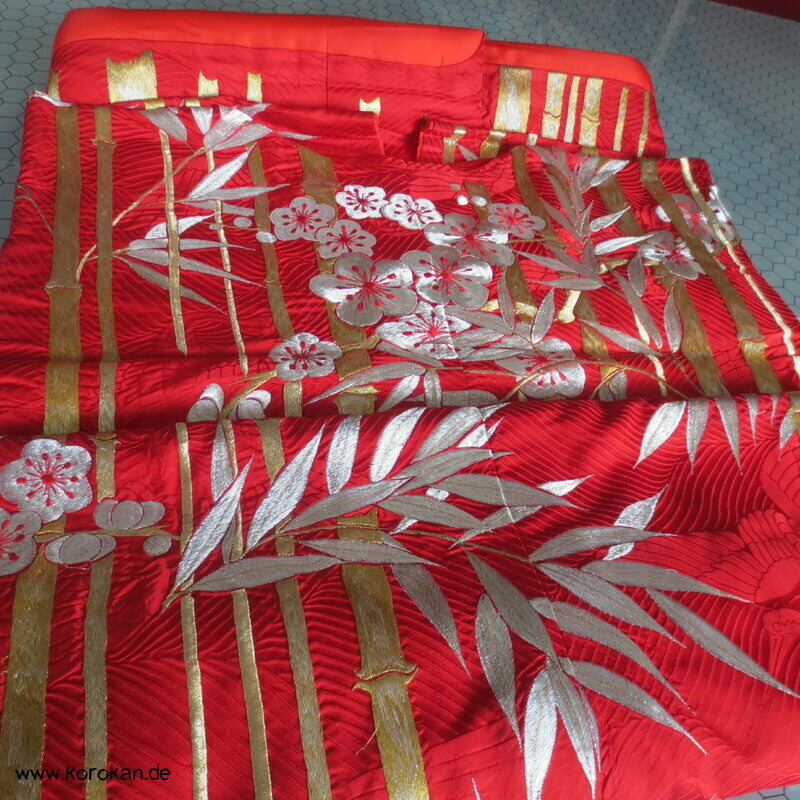 Uchikake - Kimono Hochzeitsmantel, Bambus Stickerei auf Kranich Seidendamast