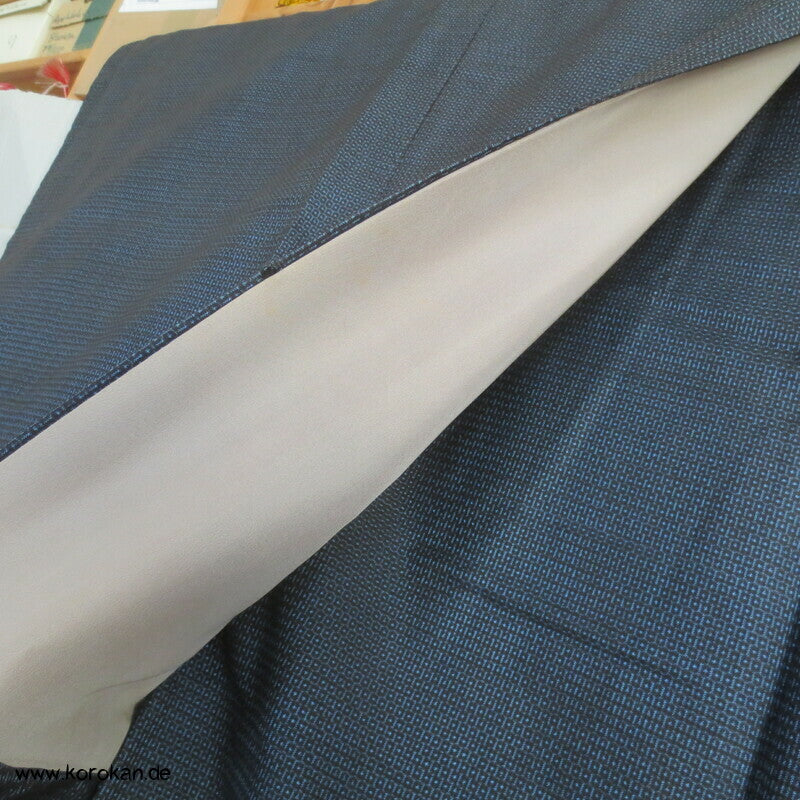 Kimono und Haori Set in blau schwarzer Kasuri Tsumugi Seide, goldener Bambus