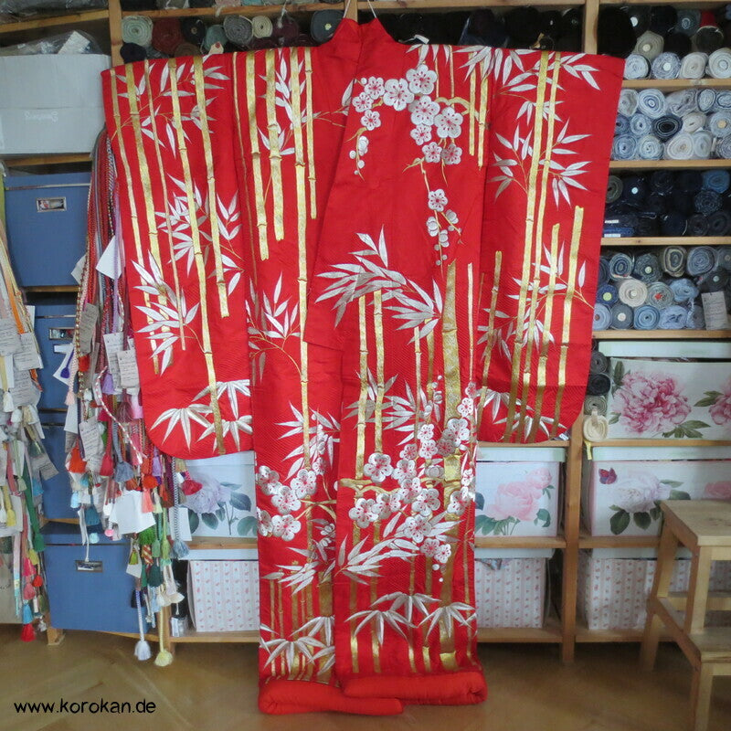 Uchikake - Kimono Hochzeitsmantel, Bambus Stickerei auf Kranich Seidendamast