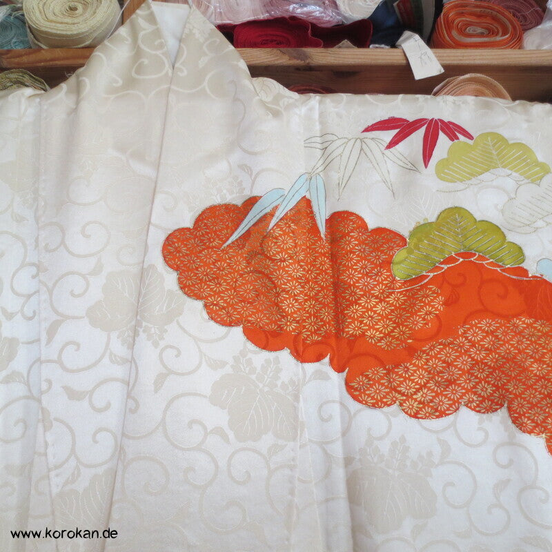 Wolken und 4 Jahreszeiten Rinzu Seiden Damast Furisode