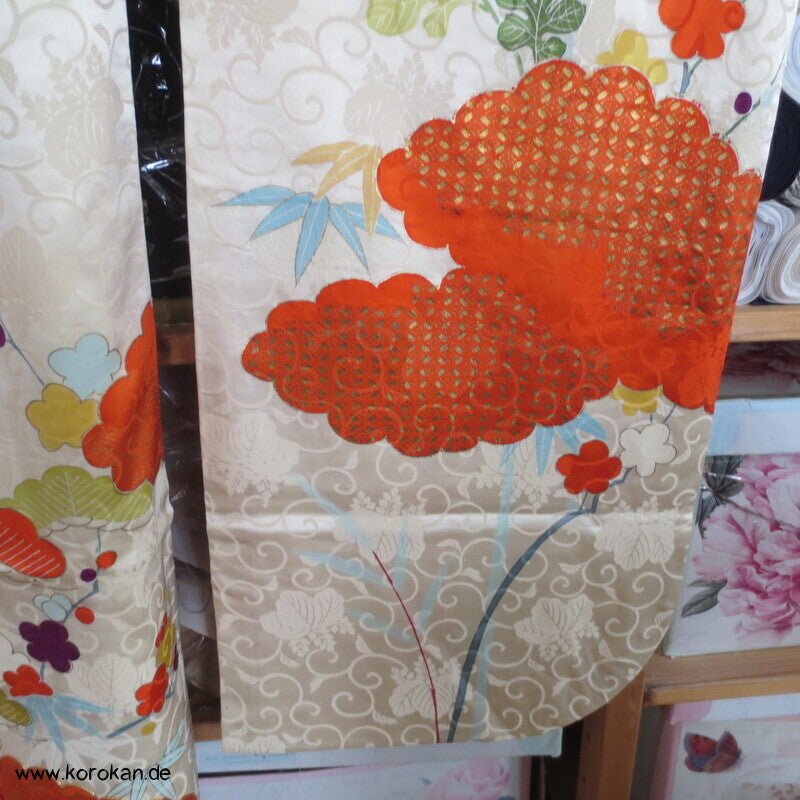 Wolken und 4 Jahreszeiten Rinzu Seiden Damast Furisode