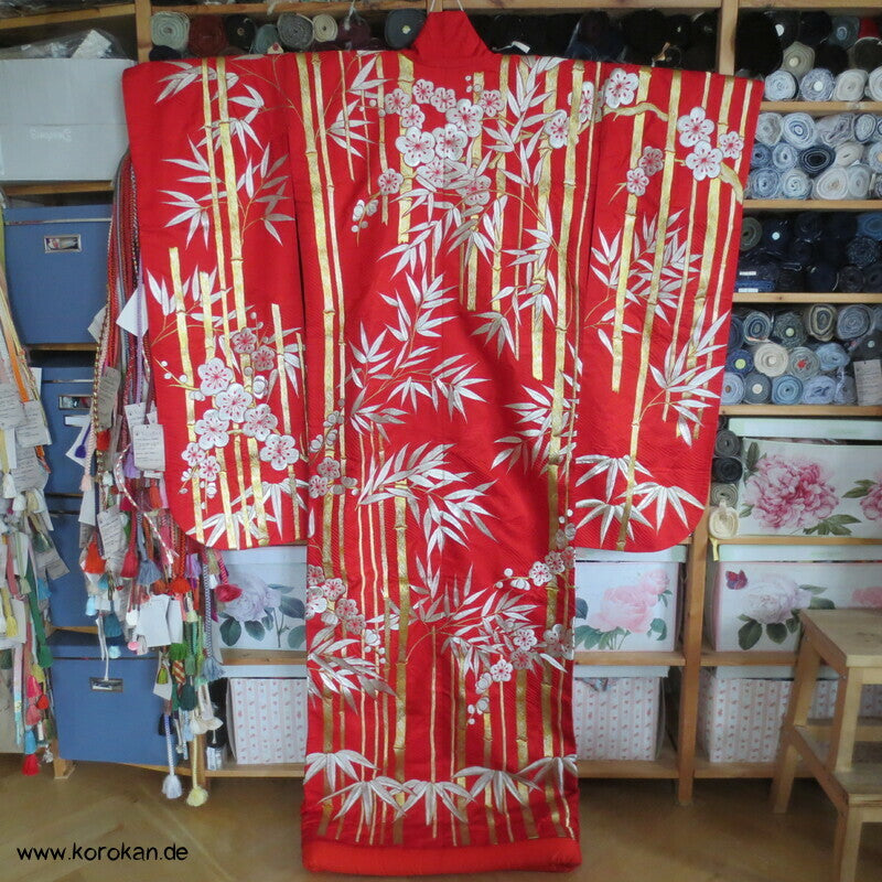 Uchikake - Kimono Hochzeitsmantel, Bambus Stickerei auf Kranich Seidendamast