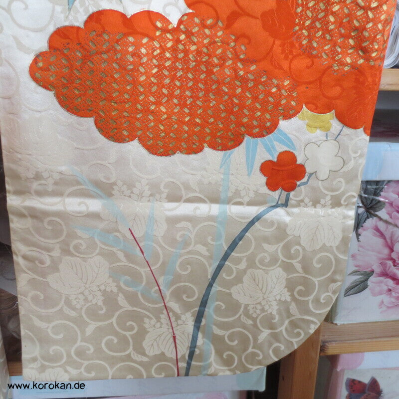 Wolken und 4 Jahreszeiten Rinzu Seiden Damast Furisode
