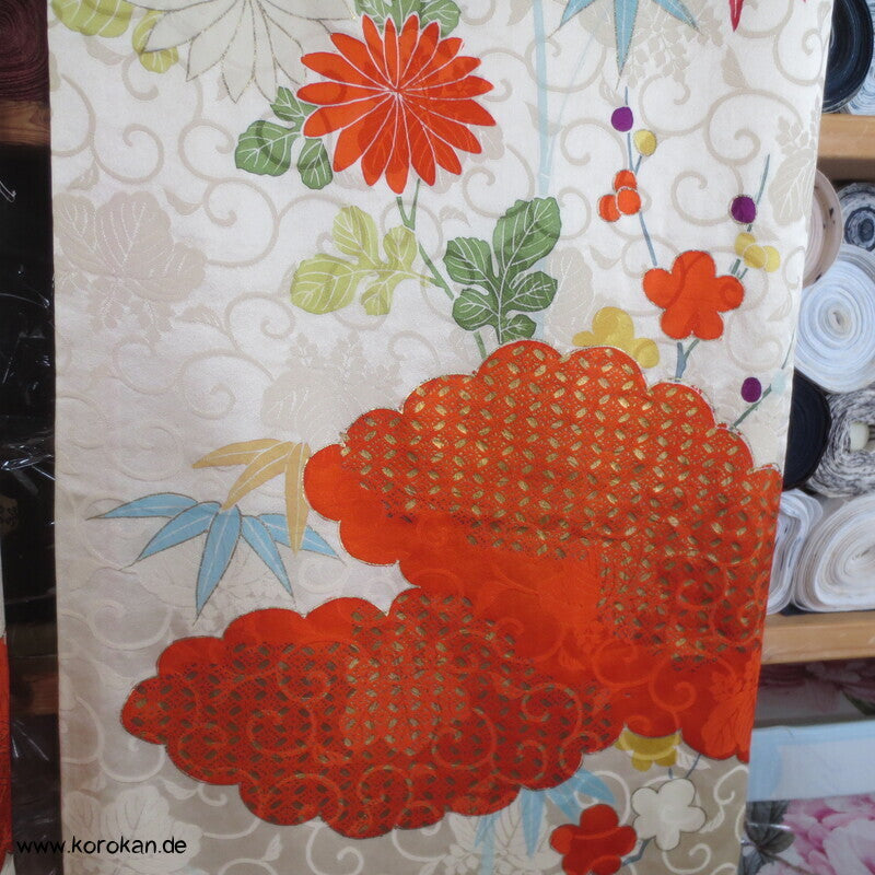 Wolken und 4 Jahreszeiten Rinzu Seiden Damast Furisode