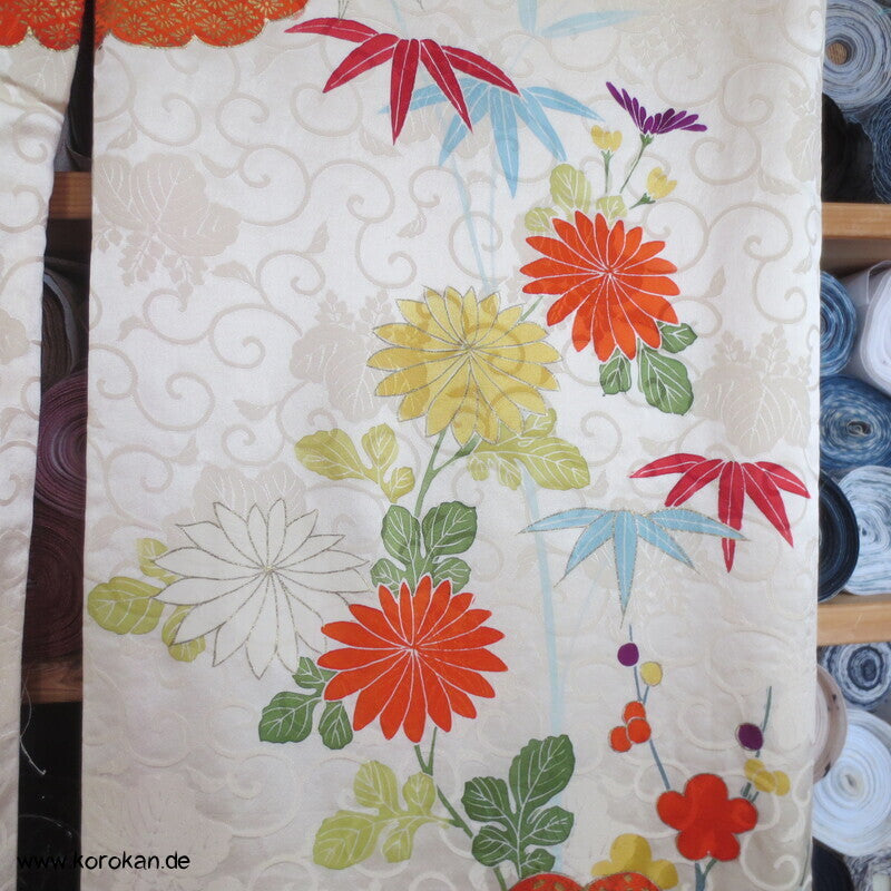 Wolken und 4 Jahreszeiten Rinzu Seiden Damast Furisode