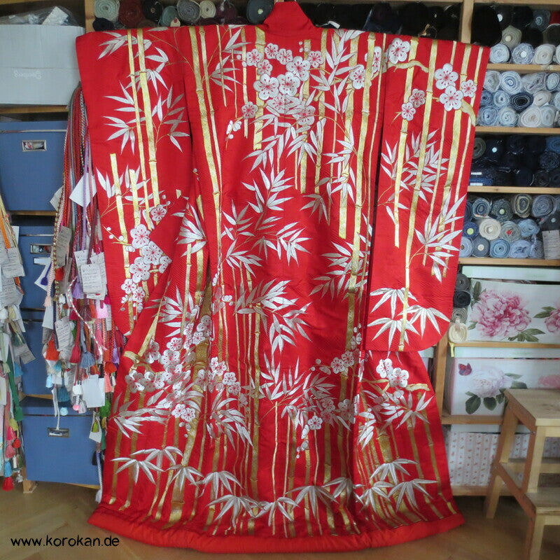 Uchikake - Kimono Hochzeitsmantel, Bambus Stickerei auf Kranich Seidendamast