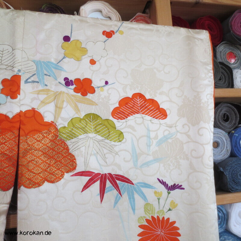 Wolken und 4 Jahreszeiten Rinzu Seiden Damast Furisode