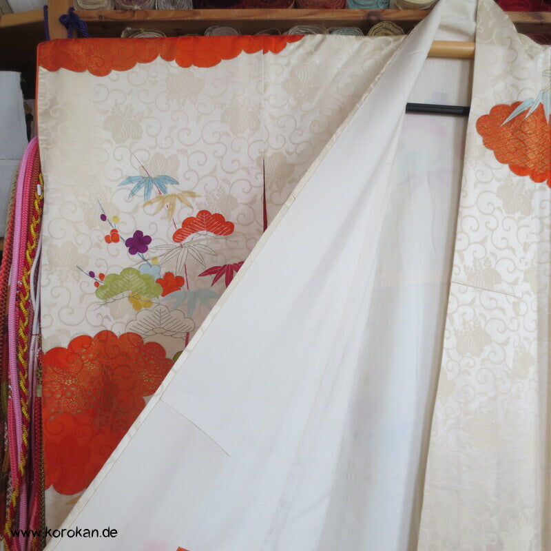 Wolken und 4 Jahreszeiten Rinzu Seiden Damast Furisode