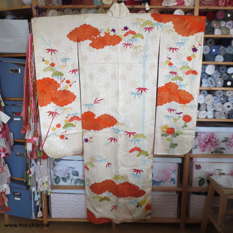 Wolken und 4 Jahreszeiten Rinzu Seiden Damast Furisode