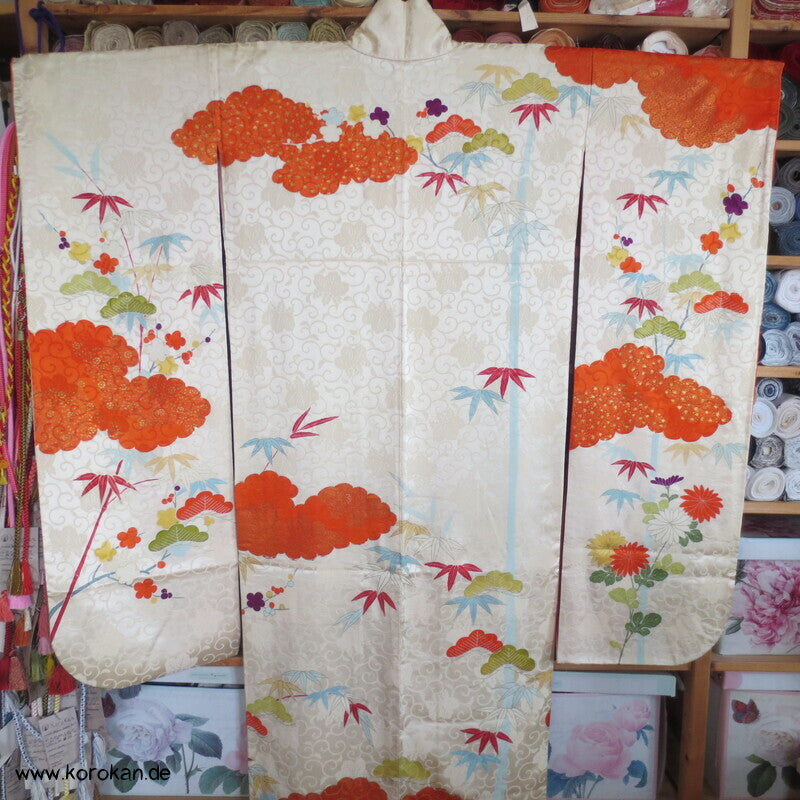 Wolken und 4 Jahreszeiten Rinzu Seiden Damast Furisode