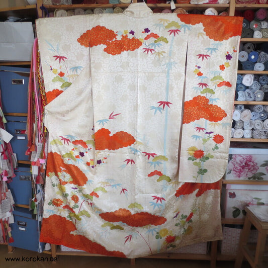 Wolken und 4 Jahreszeiten Rinzu Seiden Damast Furisode