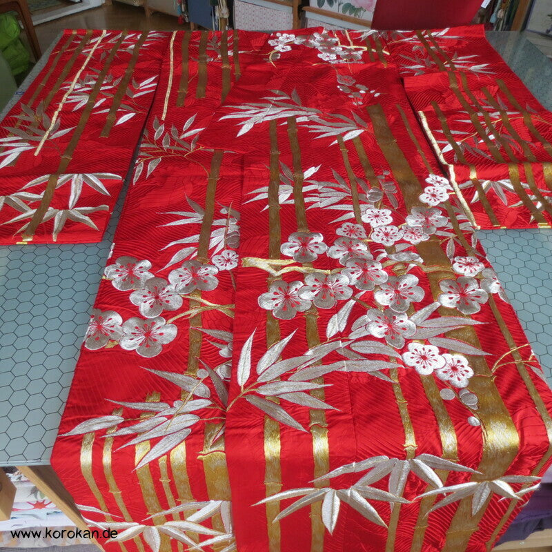 Uchikake - Kimono Hochzeitsmantel, Bambus Stickerei auf Kranich Seidendamast