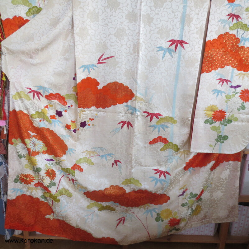 Wolken und 4 Jahreszeiten Rinzu Seiden Damast Furisode