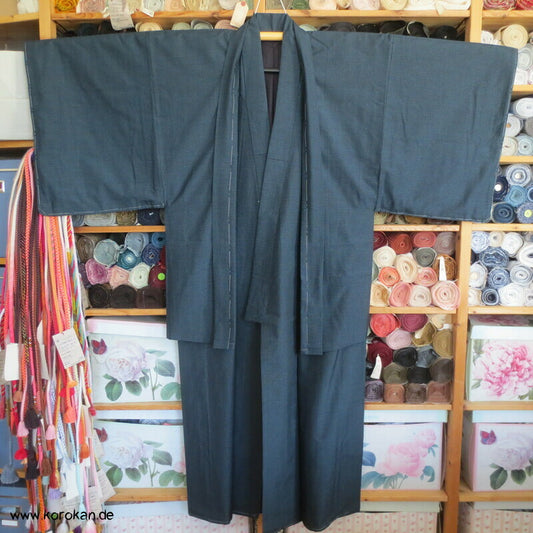 Kimono und Haori Set in blau schwarzer Kasuri Tsumugi Seide, Haus am Wasser