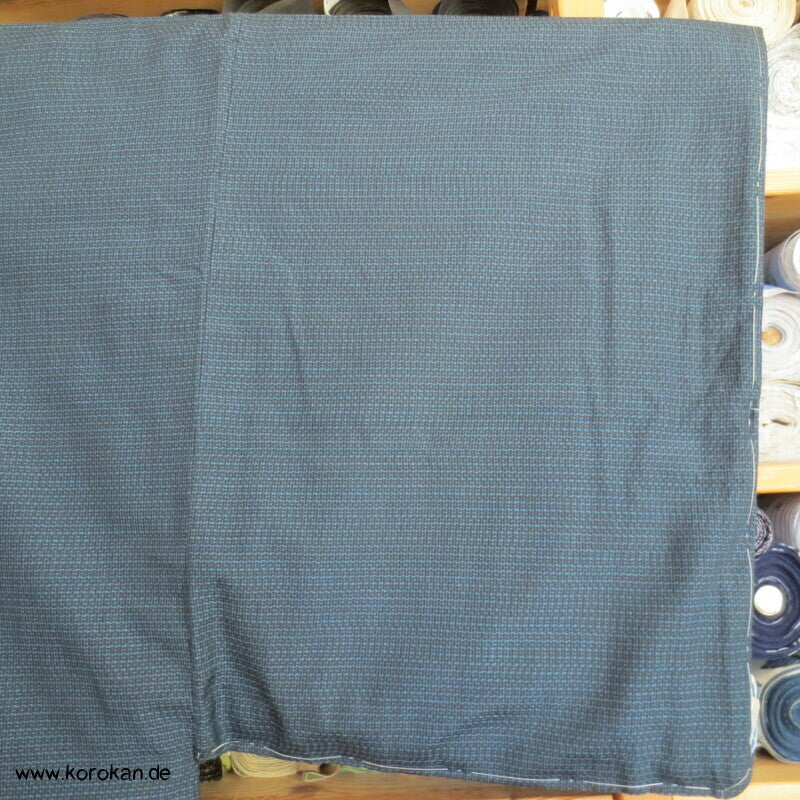 Kimono und Haori Set in blau schwarzer Kasuri Tsumugi Seide, Haus am Wasser
