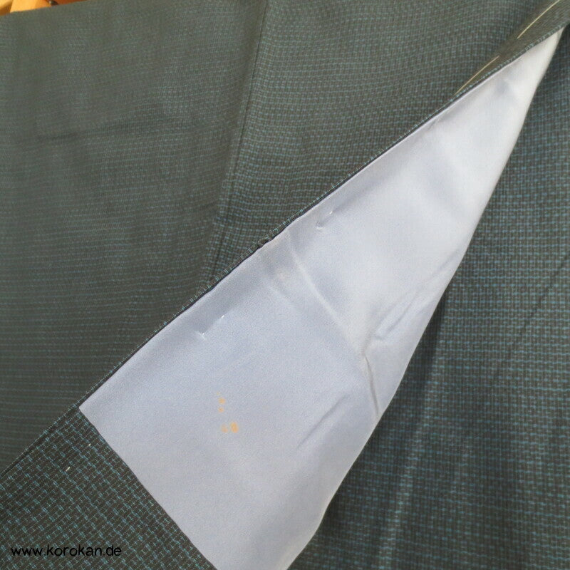 Kimono und Haori Set in blau schwarzer Kasuri Tsumugi Seide, Haus am Wasser