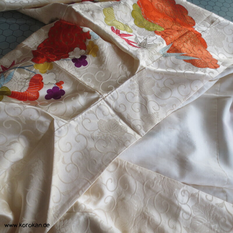 Wolken und 4 Jahreszeiten Rinzu Seiden Damast Furisode