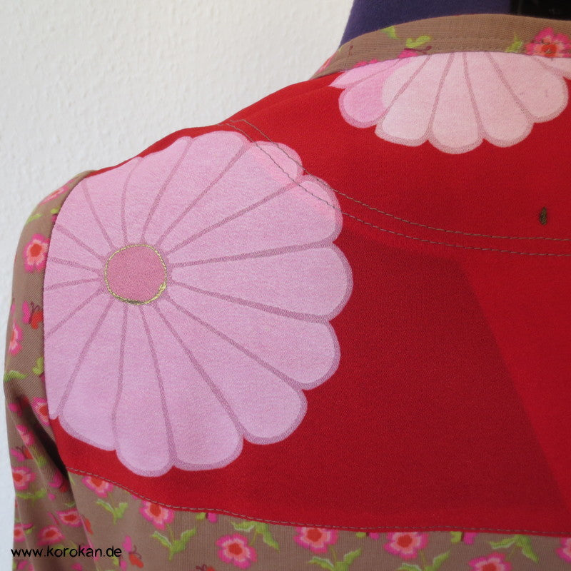 Blütenbaumwolljersey langarm T Shirt mit Passe aus Kimono Stoff