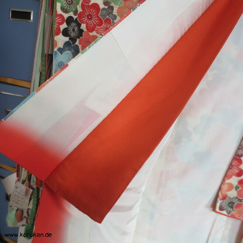 bunte Sakura Blüten auf Wellen Seiden Damast Furisode Kimono