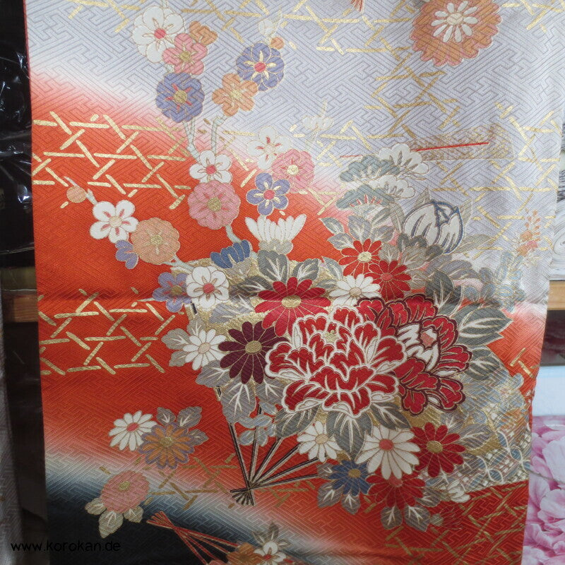 Blumen auf Bambusgittern Rinzu Seiden Damast Furisode