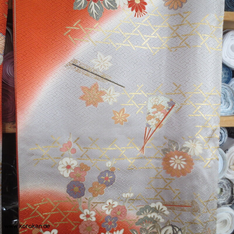 Blumen auf Bambusgittern Rinzu Seiden Damast Furisode