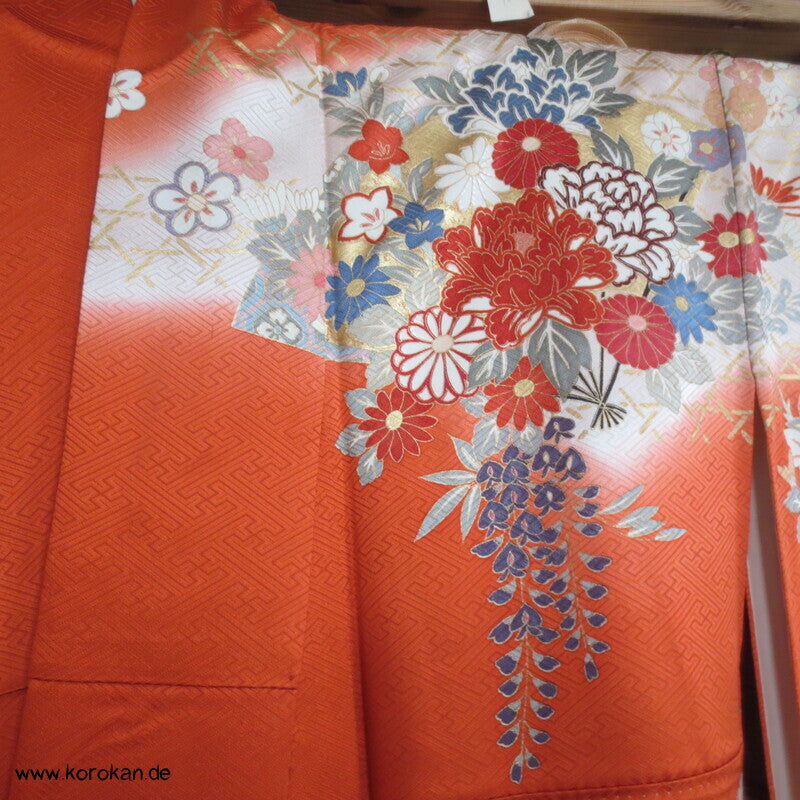 Blumen auf Bambusgittern Rinzu Seiden Damast Furisode