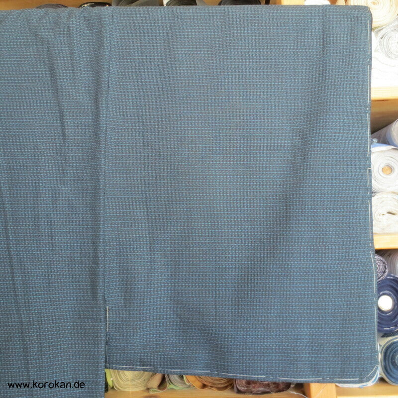 Kimono und Haori Set in blau schwarzer Kasuri Tsumugi Seide, Haus am Wasser