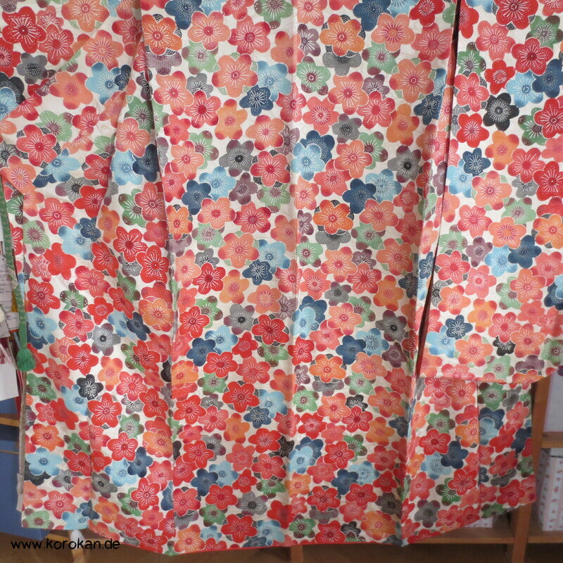 bunte Sakura Blüten auf Wellen Seiden Damast Furisode Kimono
